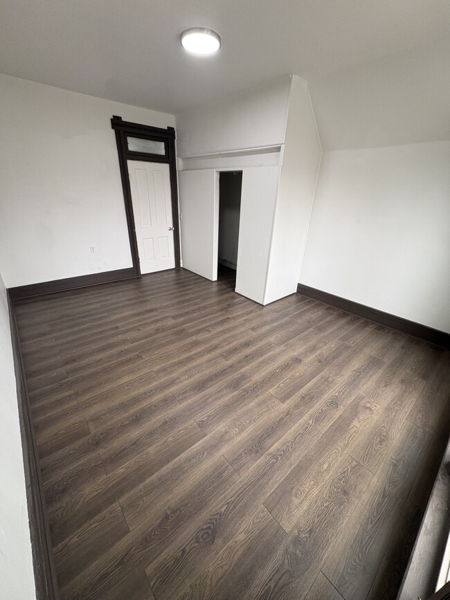 Photo - 253 W Morrison St