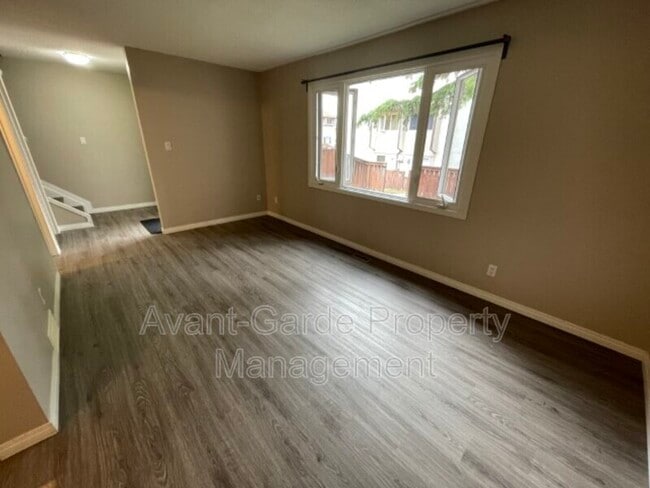 Photo - 14125-14182 82 St NW