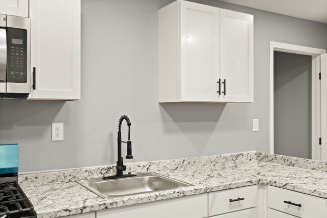 Photo - 2222 Duncan St