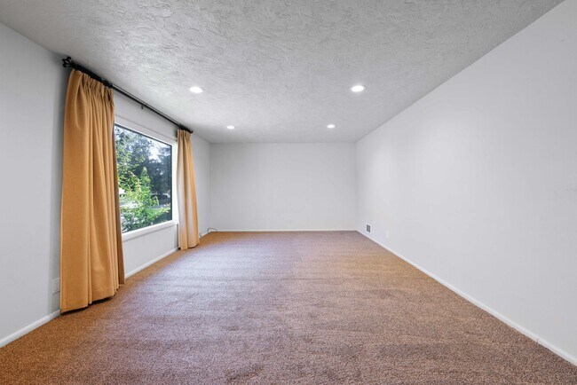 Photo - 3 Bed 2 Bath Home in Rexburg