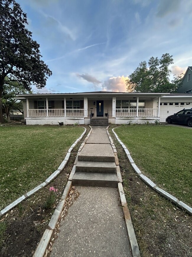 Photo - 601 Linden St