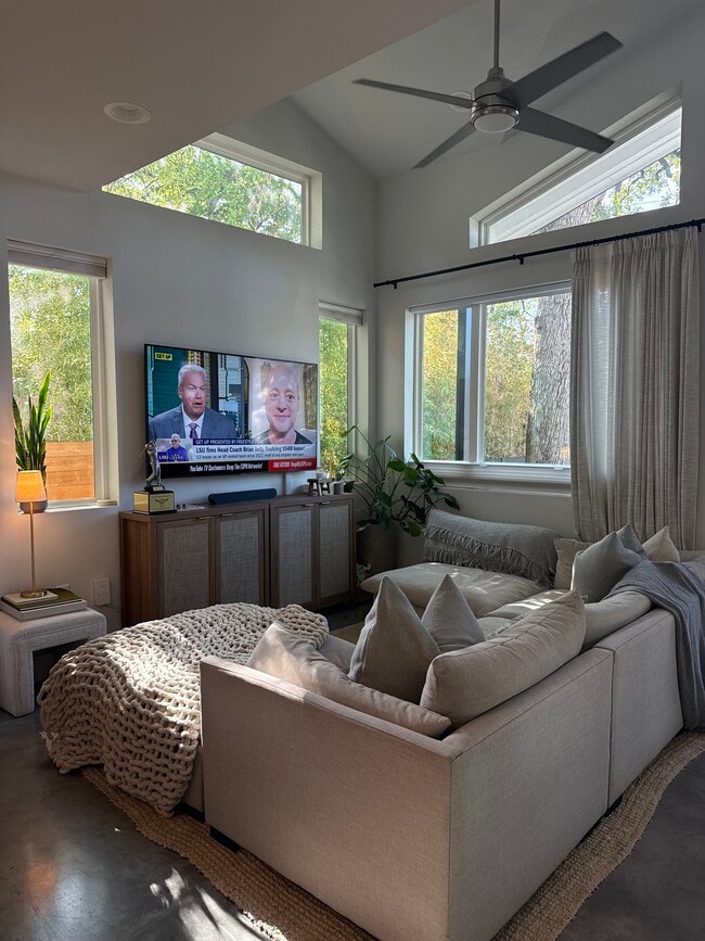 Photo - 1818 Waterston Ave