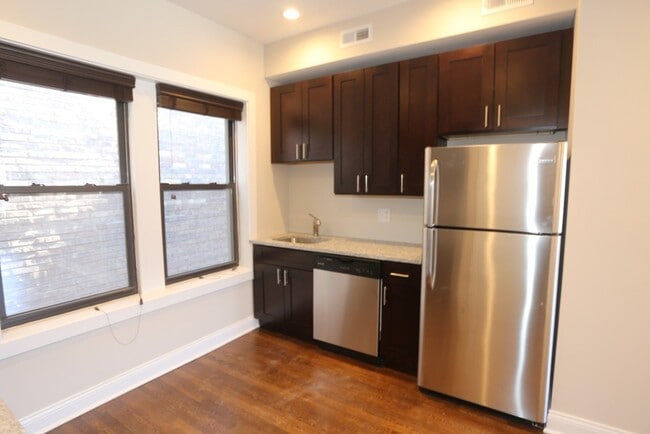 Photo - 527 W Barry Ave Unit #  02N
