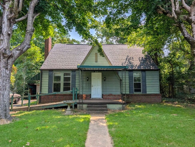 Building Photo - Welcome home to 315 Etheridge!