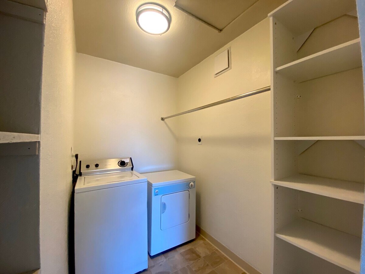 Photo - 1 bedroom, 1 bathroom upstairs unit Unidad 52