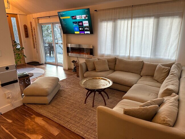 Photo - 230 Cyteworth Rd Unit Main House