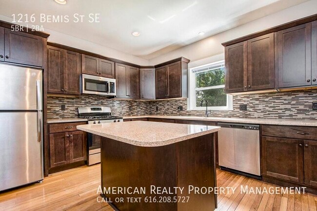 Photo - 1216 Bemis St SE