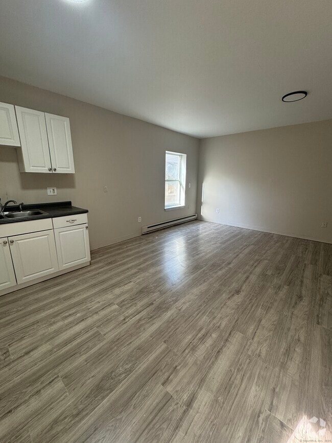 Building Photo - 50 Hunters Ave Unit 50-2 Rental