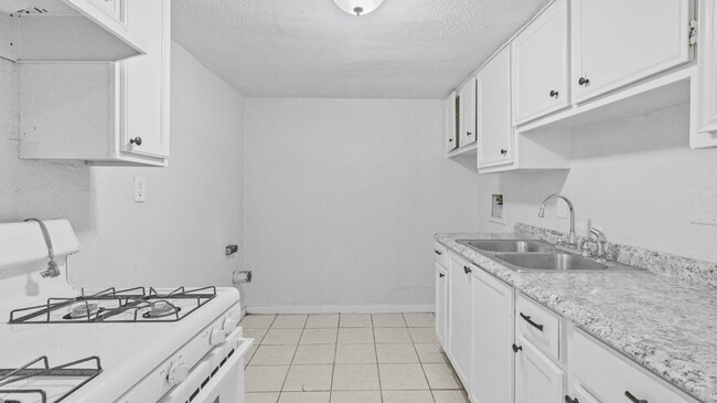 Photo - 9706 Farragut St