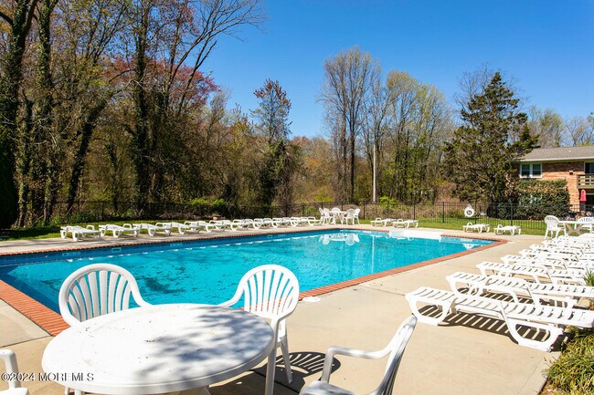 Building Photo - 96 East Ave Unit 85