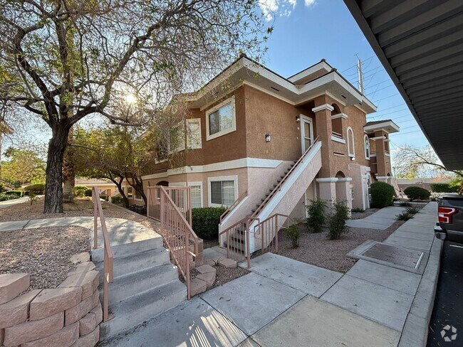 Building Photo - Beautiful 2Bed/2Bath Condo located in the ...