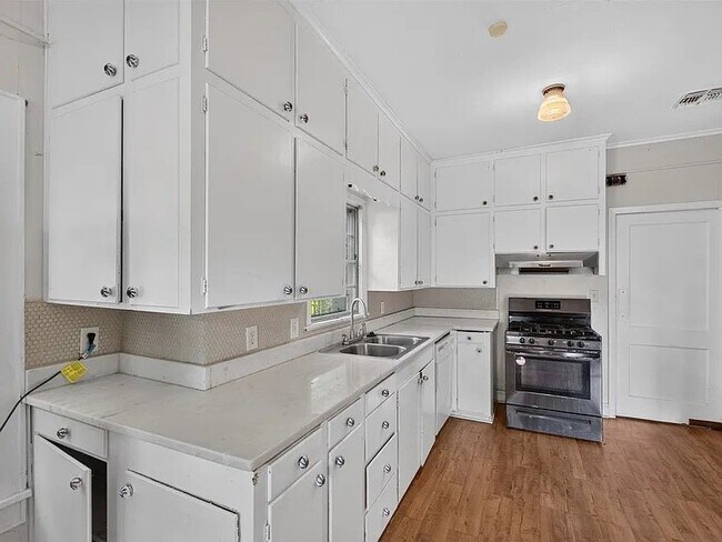 Photo - 507 Glencoe Rd SE