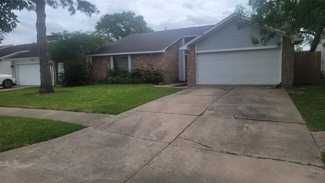 Building Photo - 3030 Shawnee Dr