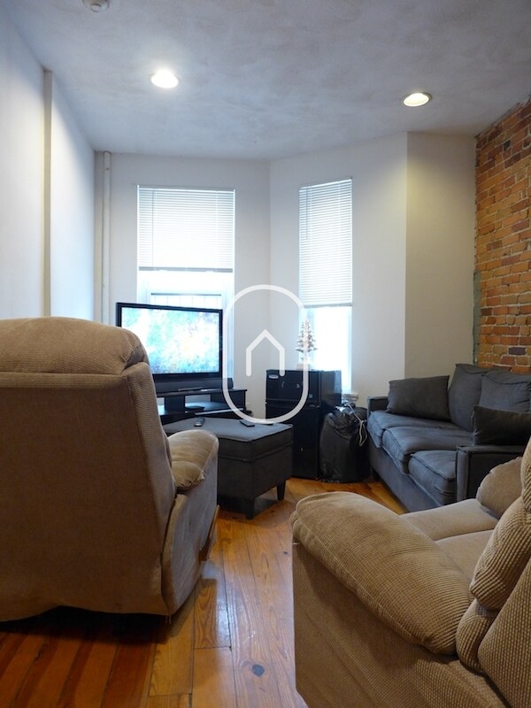Photo - 144 Hemenway St Unit 2