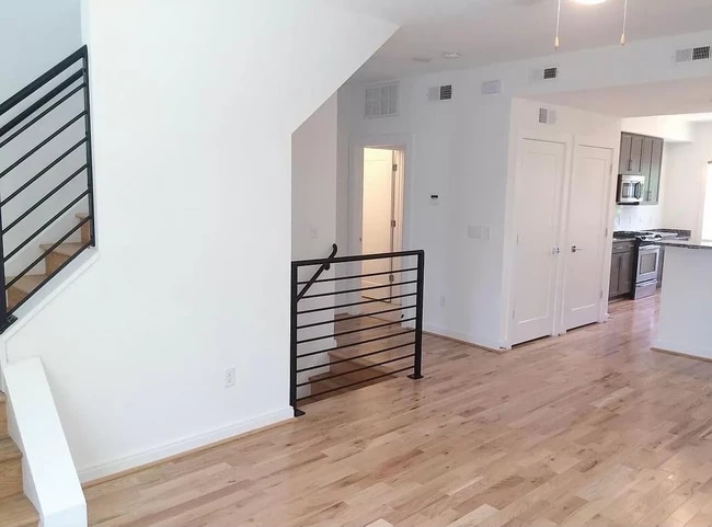 Photo - 1104 Perry St Unit B