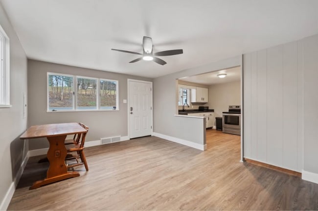 Photo - 1490 Clay Pike