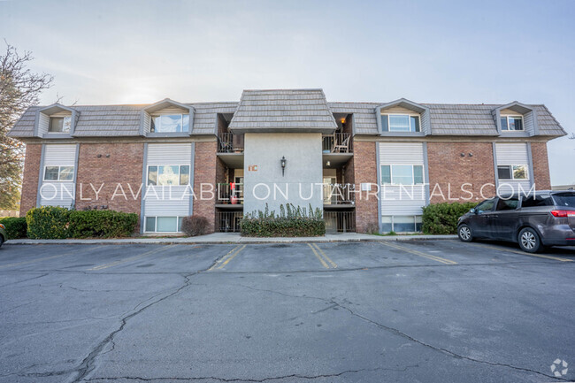 Building Photo - 1788 Willowbrook Dr Unit Right Rental