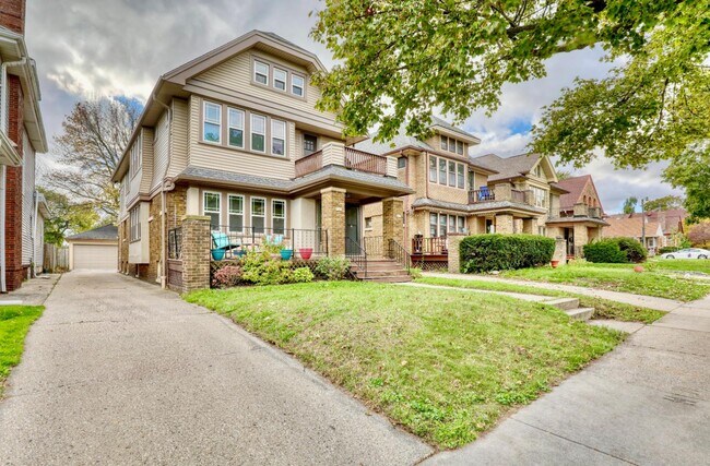 Photo - 5113 W Wisconsin Ave