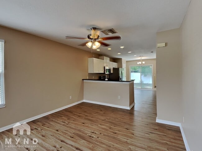 3217 Spooner Dr