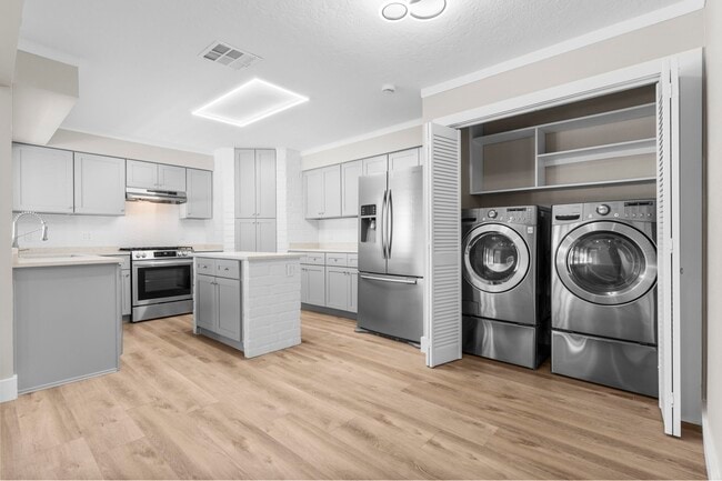 Photo - 14007 Overbrook Ln