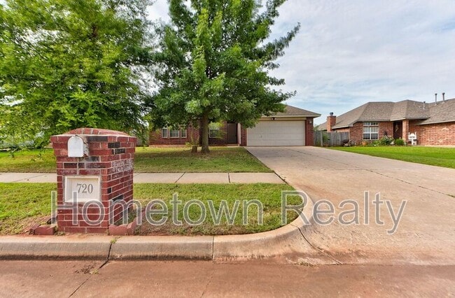 Photo - 720 E Elder Ln House