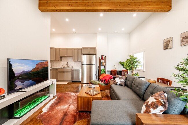 Photo - 519 N Gould St