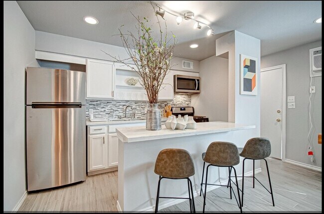 Photo - 1903 Commonwealth St Unit 17