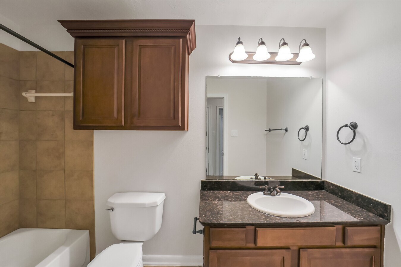 Photo - 1335 Studer St