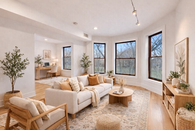 Photo - 2132 N Oakley Ave Unit 2