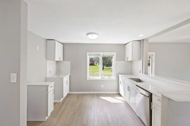 Photo - 611 E Sumner St