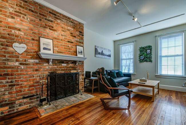 Building Photo - 1435 Powhatan St Rental
