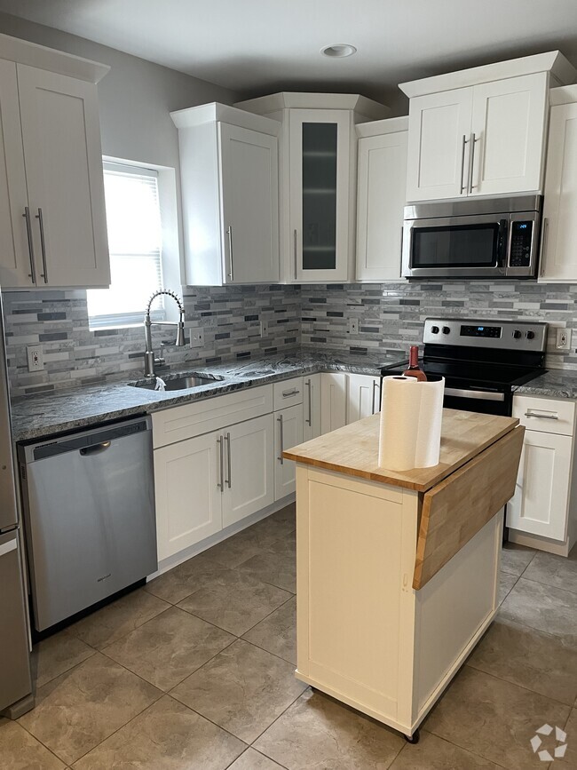 Building Photo - 701 E Haines St Rental