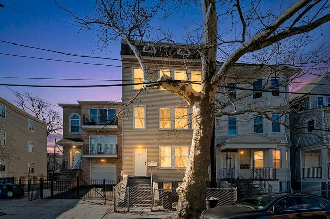 Building Photo - 13 20th Ave Unit 2