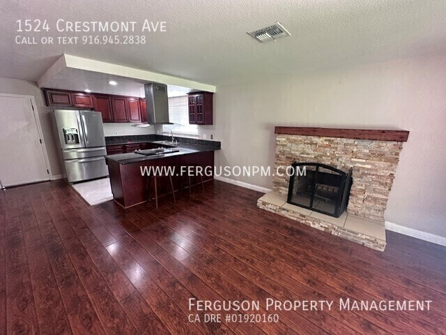 1524 Crestmont Ave
