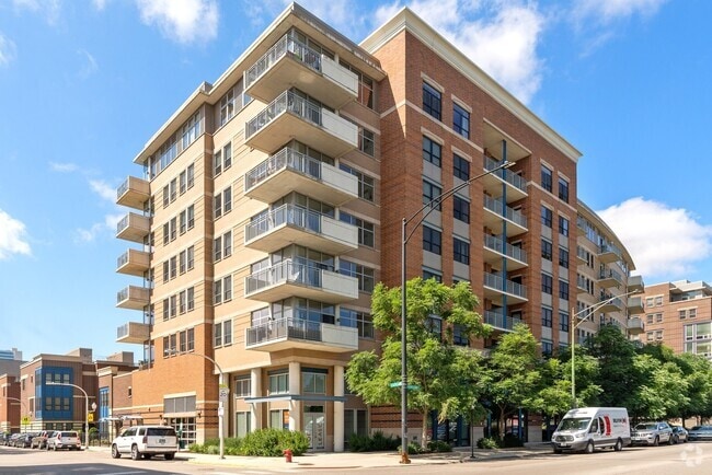 Building Photo - 511 W Division St Unit 411 Rental