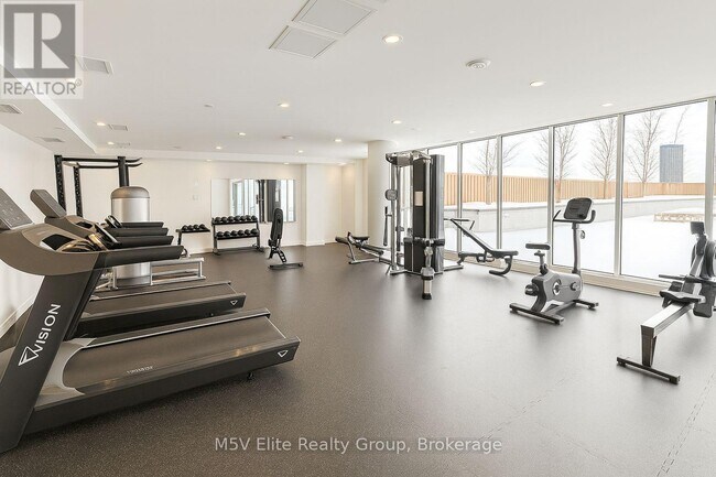 Photo - 859 The Queensway Unité 205