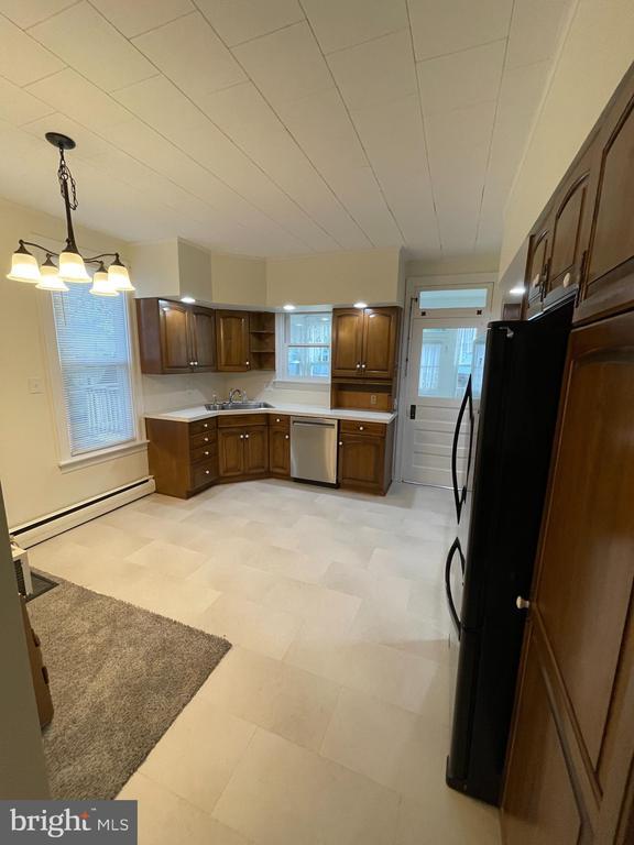 Photo - 27 W High St