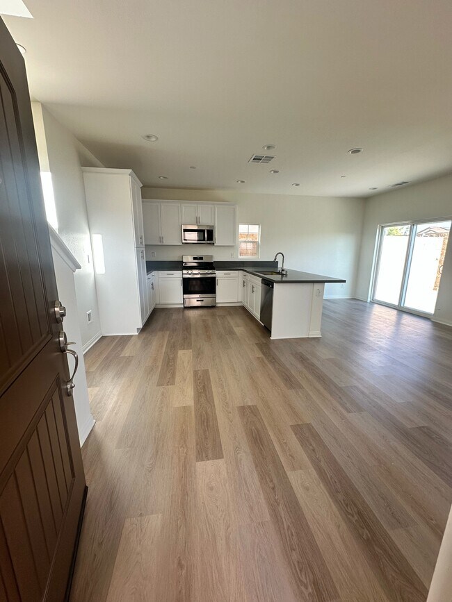 Photo - 158 N Sutter Ave