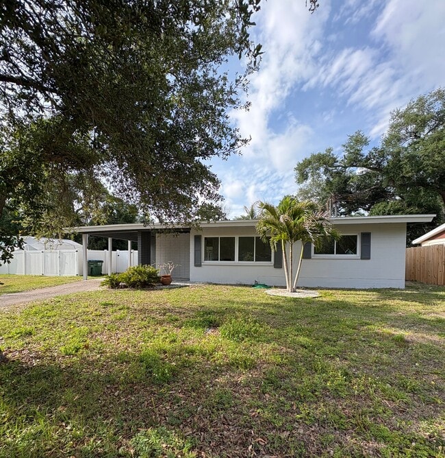 Building Photo - 10543-10551 51st Terrace N