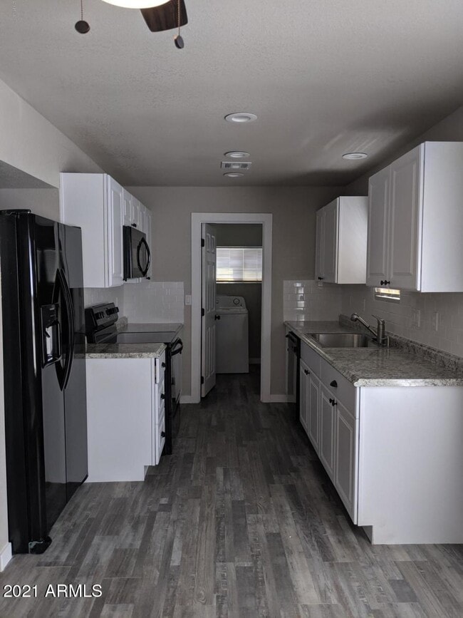 419 W 10th St