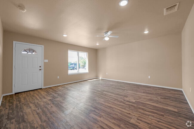 Redwood - 3 beds, 2 baths, 1,200 sq ft
