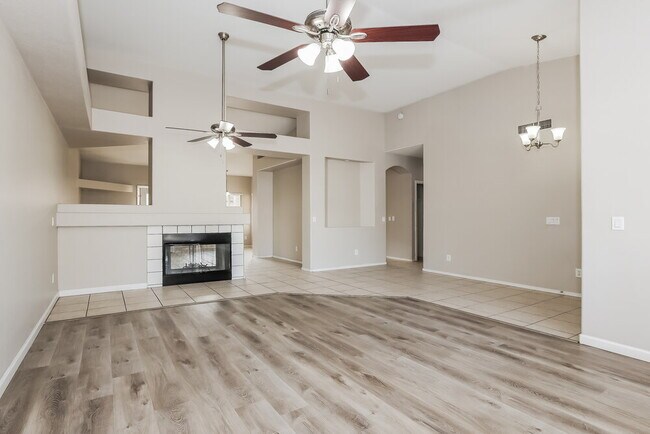 Photo - 1563 E Scott Ave