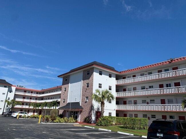 Building Photo - 4140 NW 44th Ave Unit 405