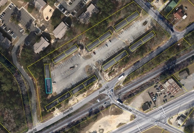 Foto principal - The Pines at Farrow Apartments