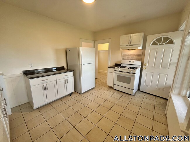 Building Photo - 6 Barrows St