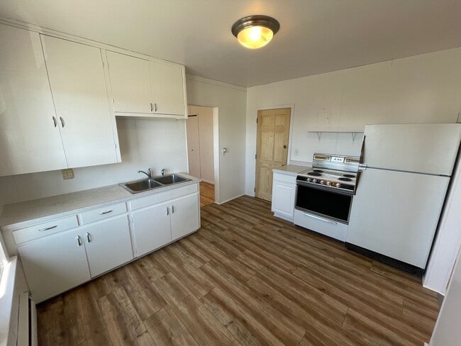 Building Photo - 215 N 5th St Unit 3