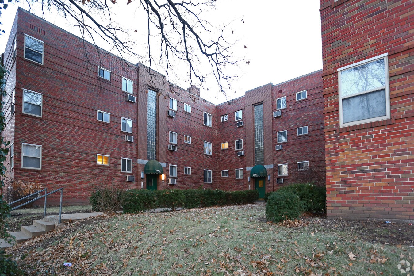 Photo - Hampton Courtyard Apartments