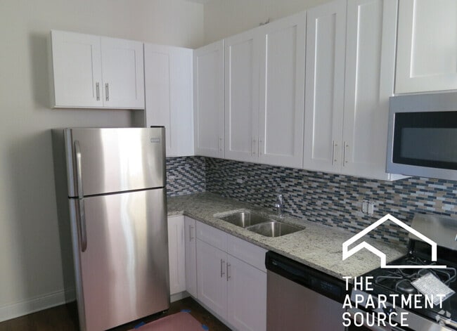 Building Photo - 1656 W Erie St Unit F3 Rental