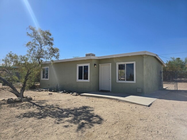 Building Photo - 74955 Alta Loma Dr