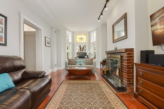 Photo - 704 12th St NE